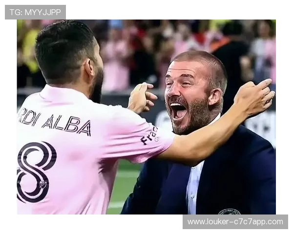 四大足球巨星同框合影展现荣耀时刻 球迷热议传奇对决的精彩瞬间