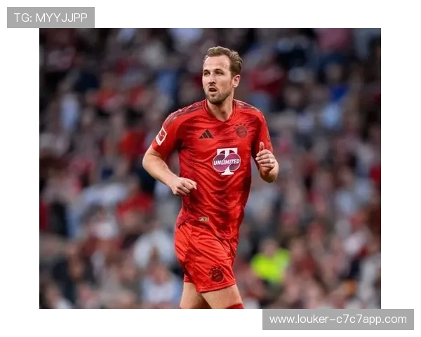 足球场上的风采瞬间：帅气射门球星高清图集展示